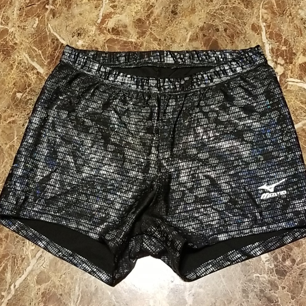 M Mizuno compression shorts
